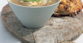 Crème van knolselderij met lente-uitje